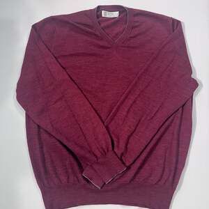 Brunello Cucinelli Men's Cashmere & Wool V-Neck Sweater in Burgundy